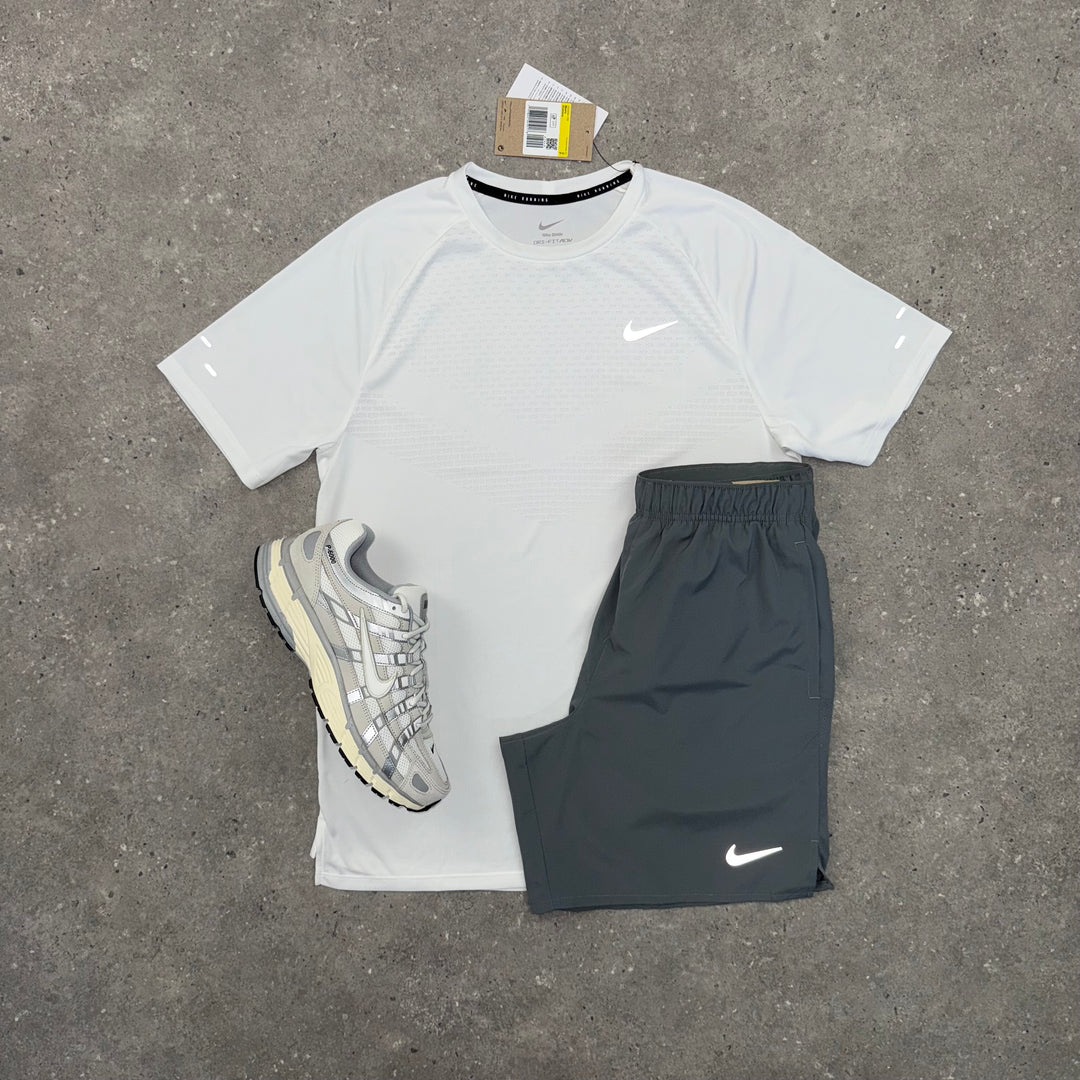 NIKE ADV STRIDE T-SHIRT & SHORT SET - WHITE / GREY