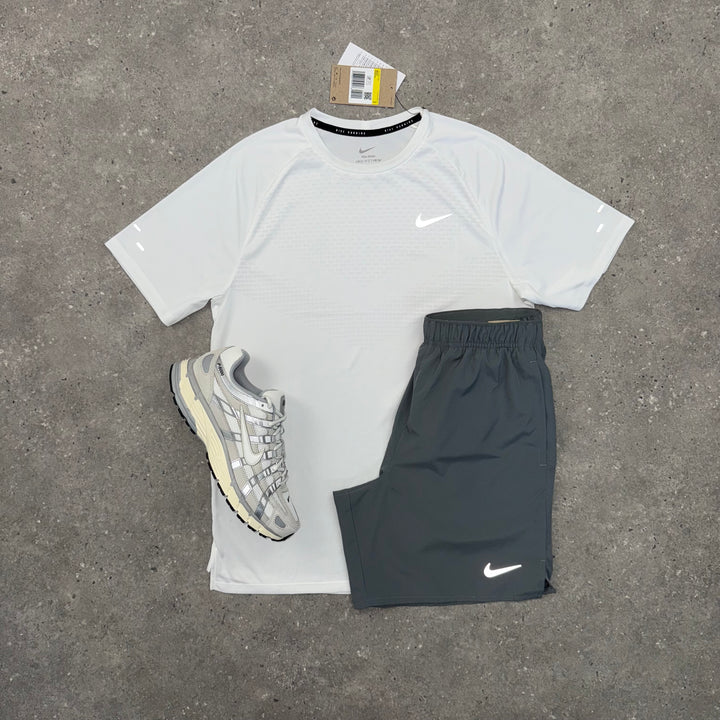 NIKE ADV STRIDE T-SHIRT & SHORT SET - WHITE / GREY