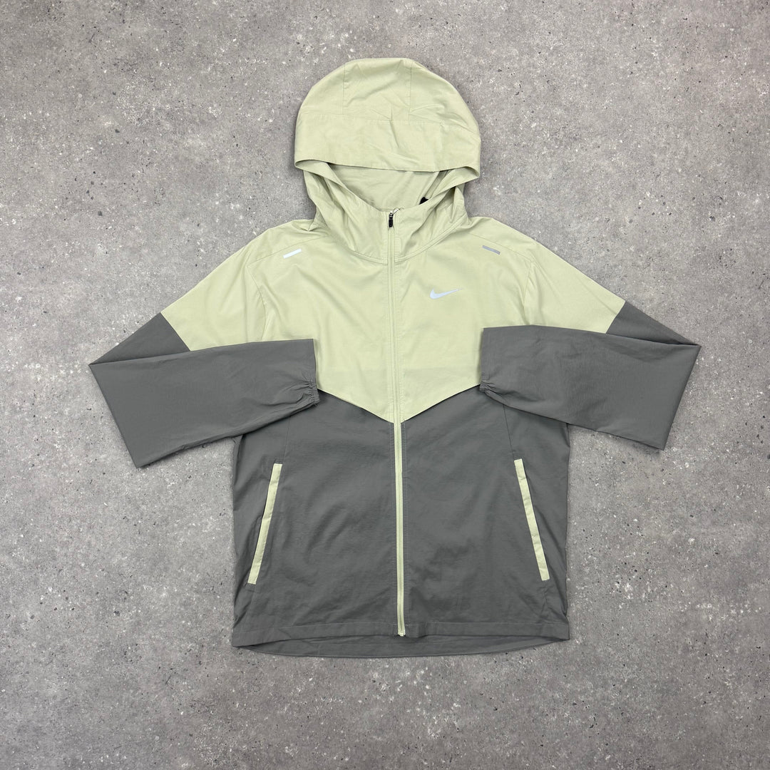 NIKE UV WINDRUNNER - OLIVE AURA