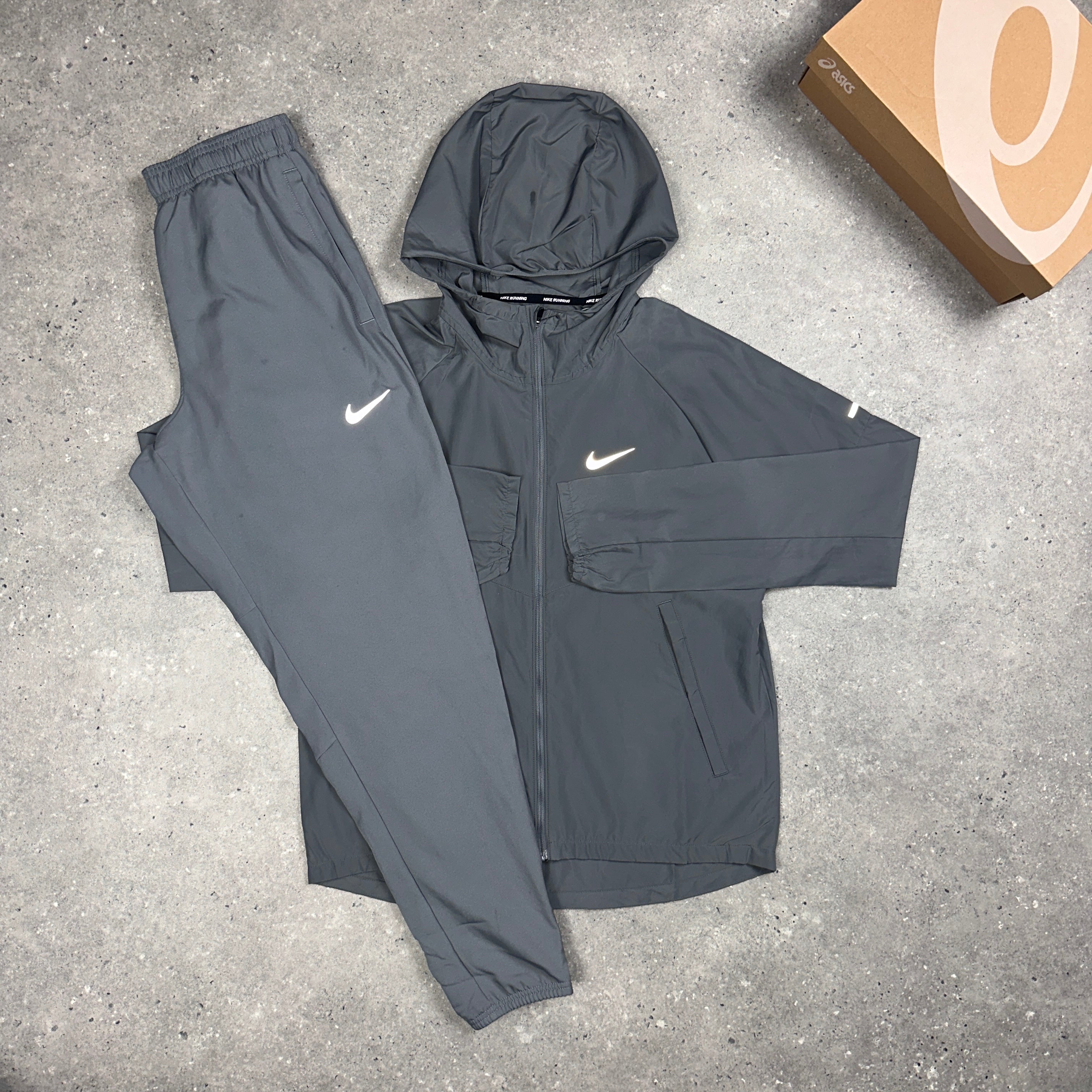 Nike Repel Windbreaker Jacket & Nike Pro Bottoms Set Grey – ActivizeUk