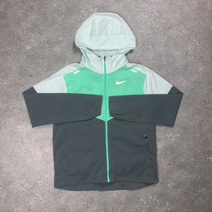 Pre- Loved Nike UV Windrunner Original Mint