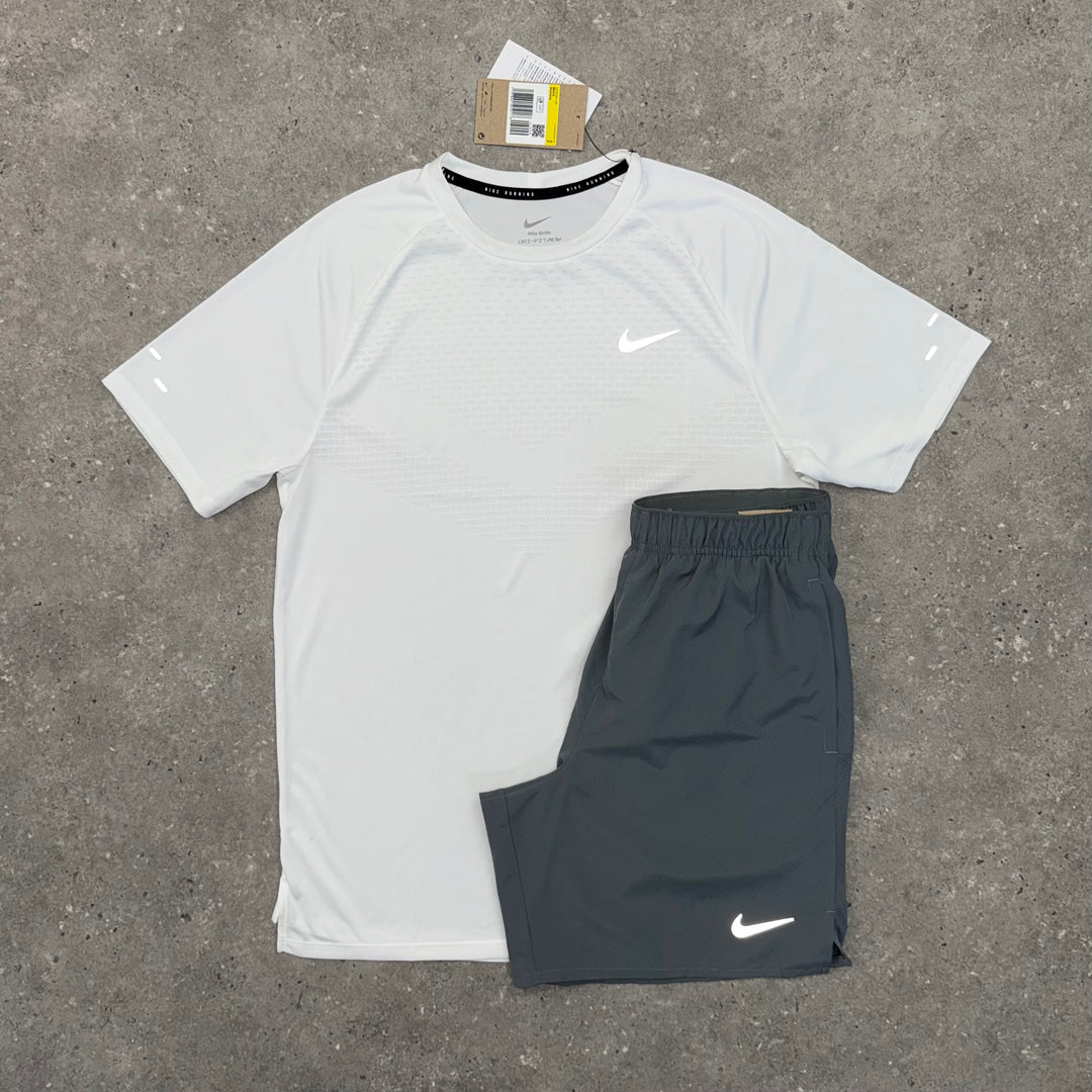 NIKE ADV STRIDE T-SHIRT & SHORT SET - WHITE / GREY