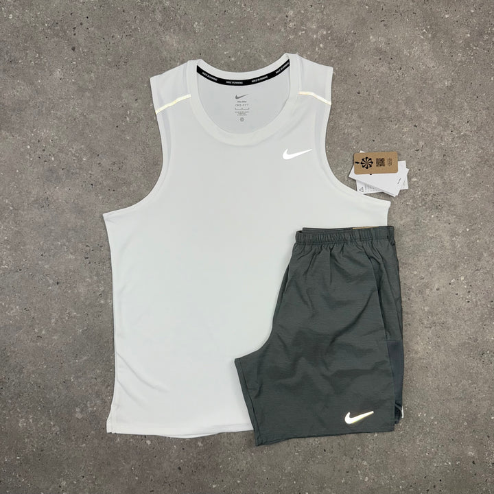 NIKE MILER VEST & CHALLENGER SHORT SET - WHITE/GREY