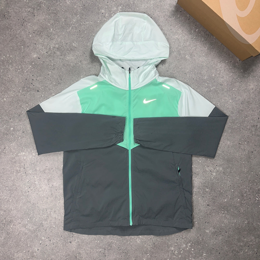 Pre- Loved Nike UV Windrunner Original Mint