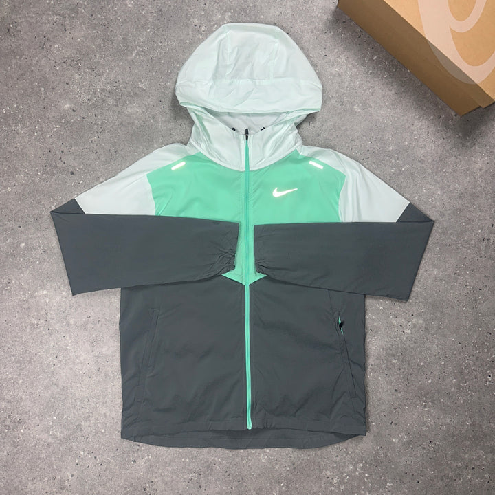 Pre- Loved Nike UV Windrunner Original Mint
