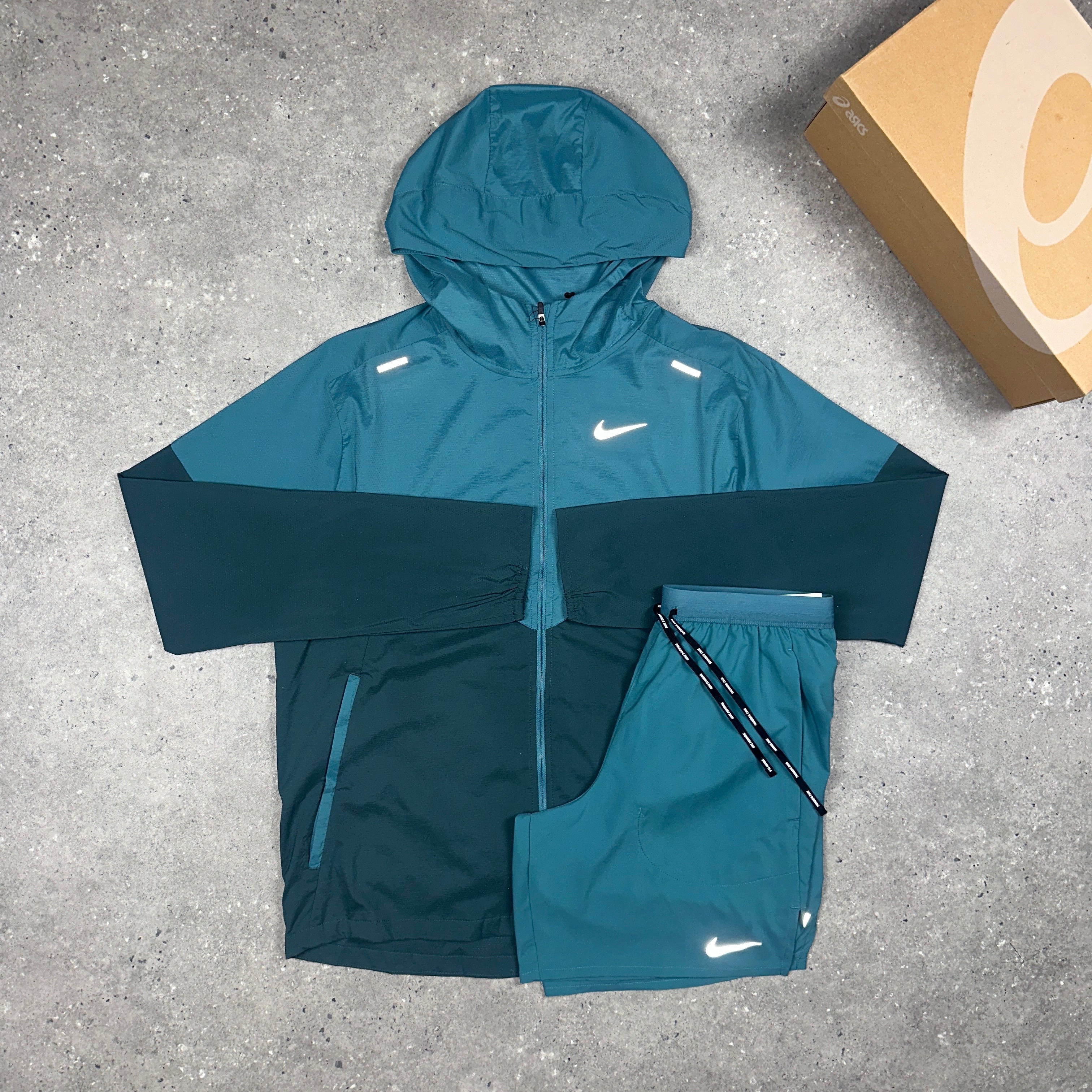 nike blue and green windbreaker