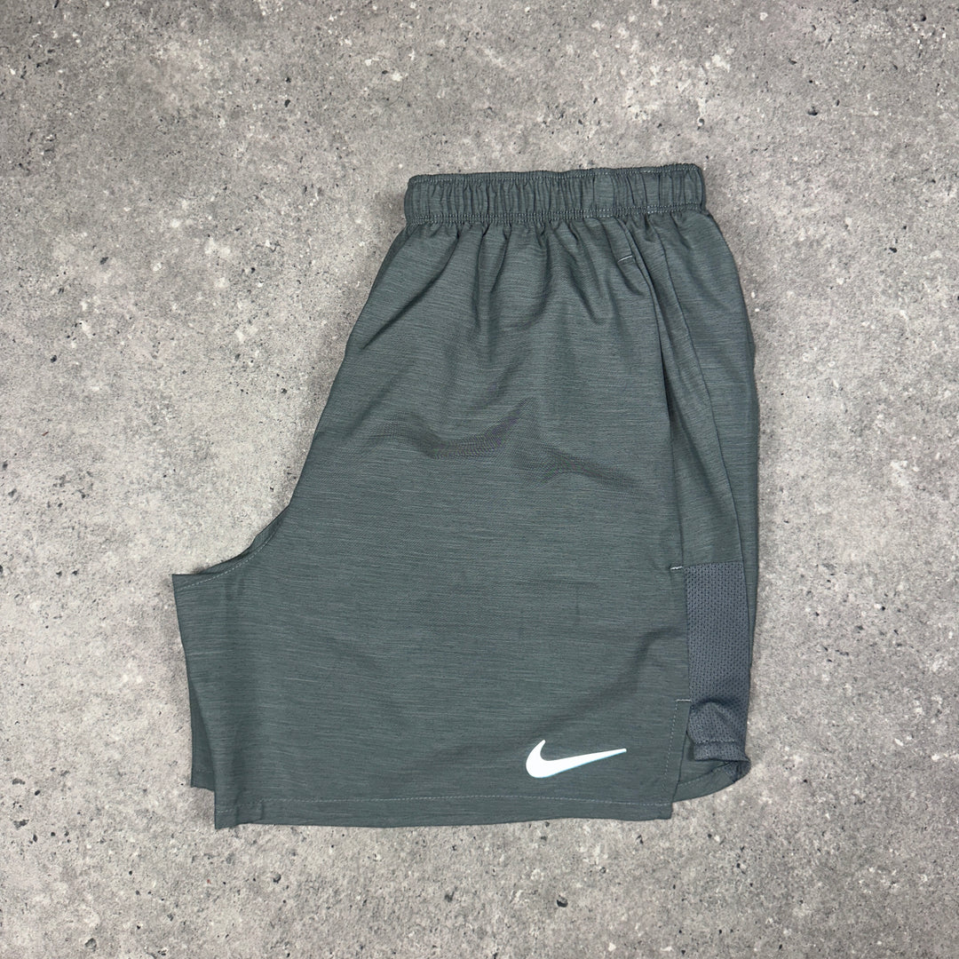 Nike 5" Challenger Shorts Grey
