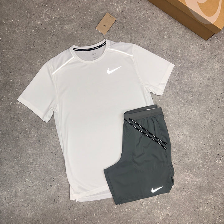 Nike Miler T-Shirt White & Nike Flex 7” Shorts Grey Set