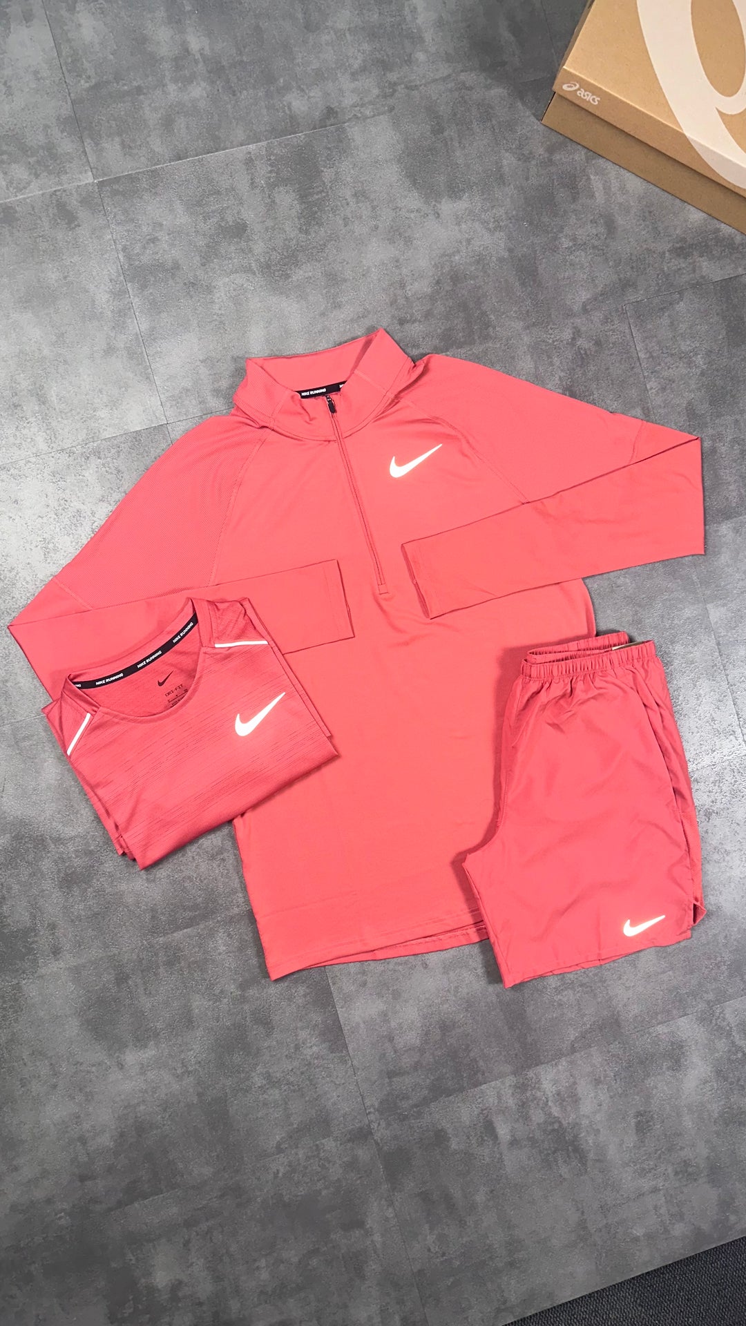 Nike Element 1/4 Zip Top Adobe red