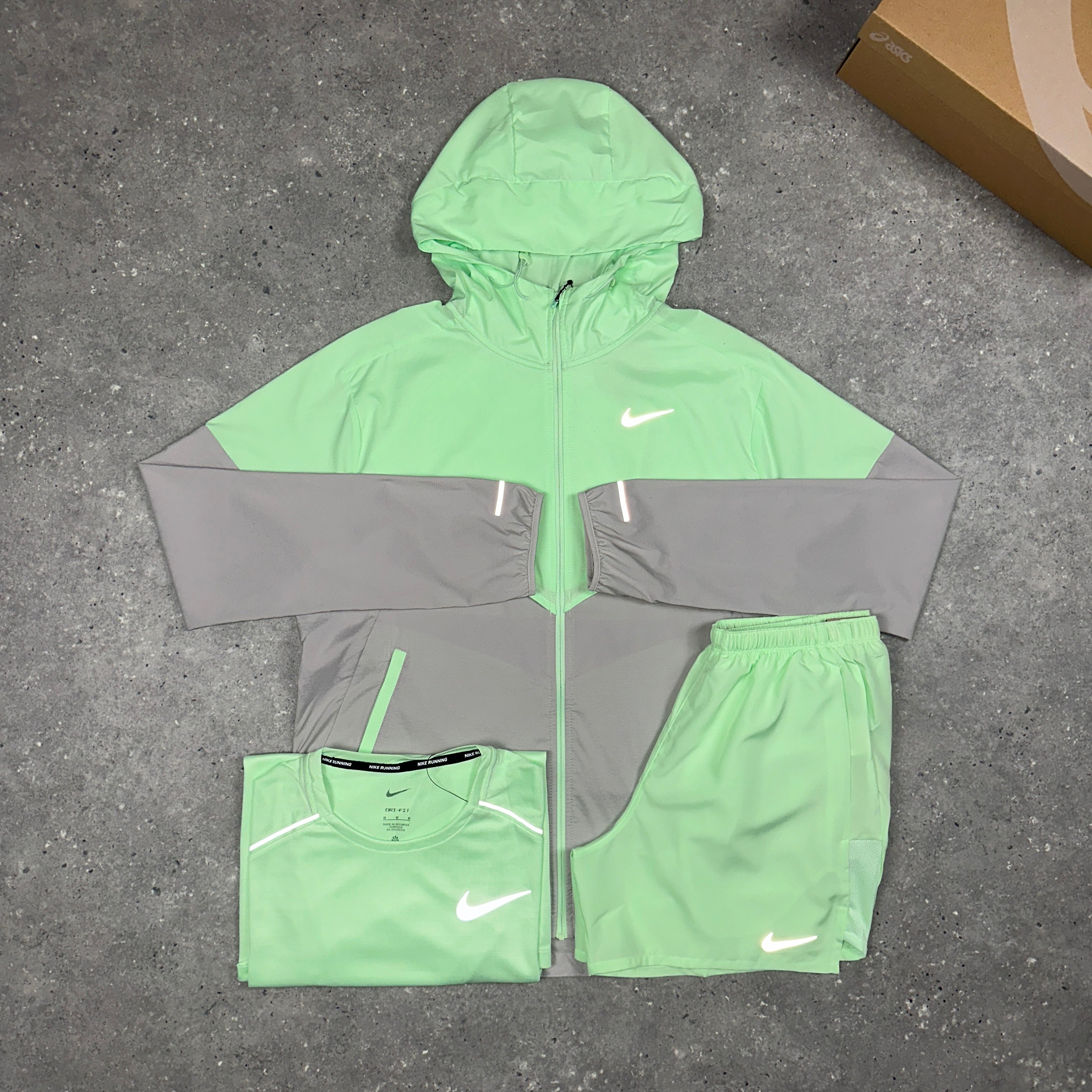 nike windbreaker jacket green
