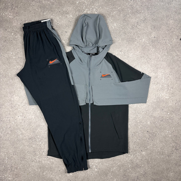 Nike Graphic Performance Windrunner & Nike Graphic Bottoms Set Grey