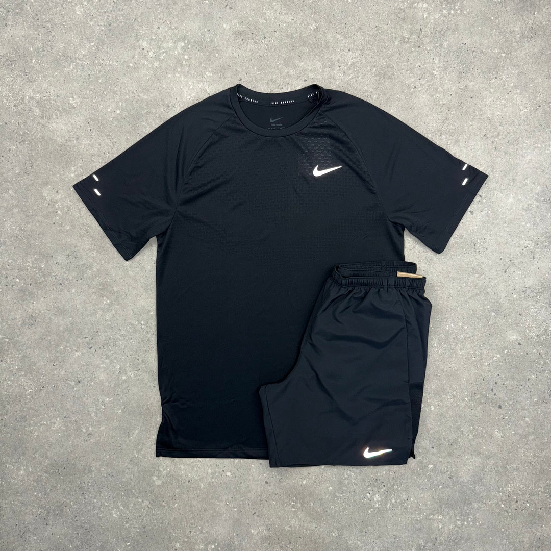 NIKE ADV STRIDE T-SHIRT & CHALLENGER SHORTS SET - BLACK