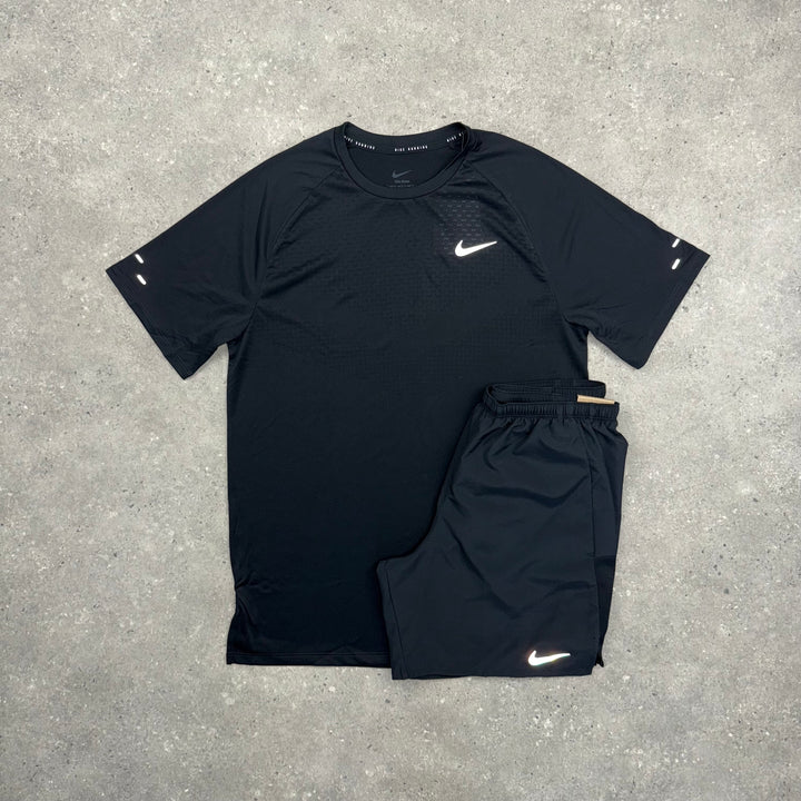 NIKE ADV STRIDE T-SHIRT & CHALLENGER SHORTS SET - BLACK