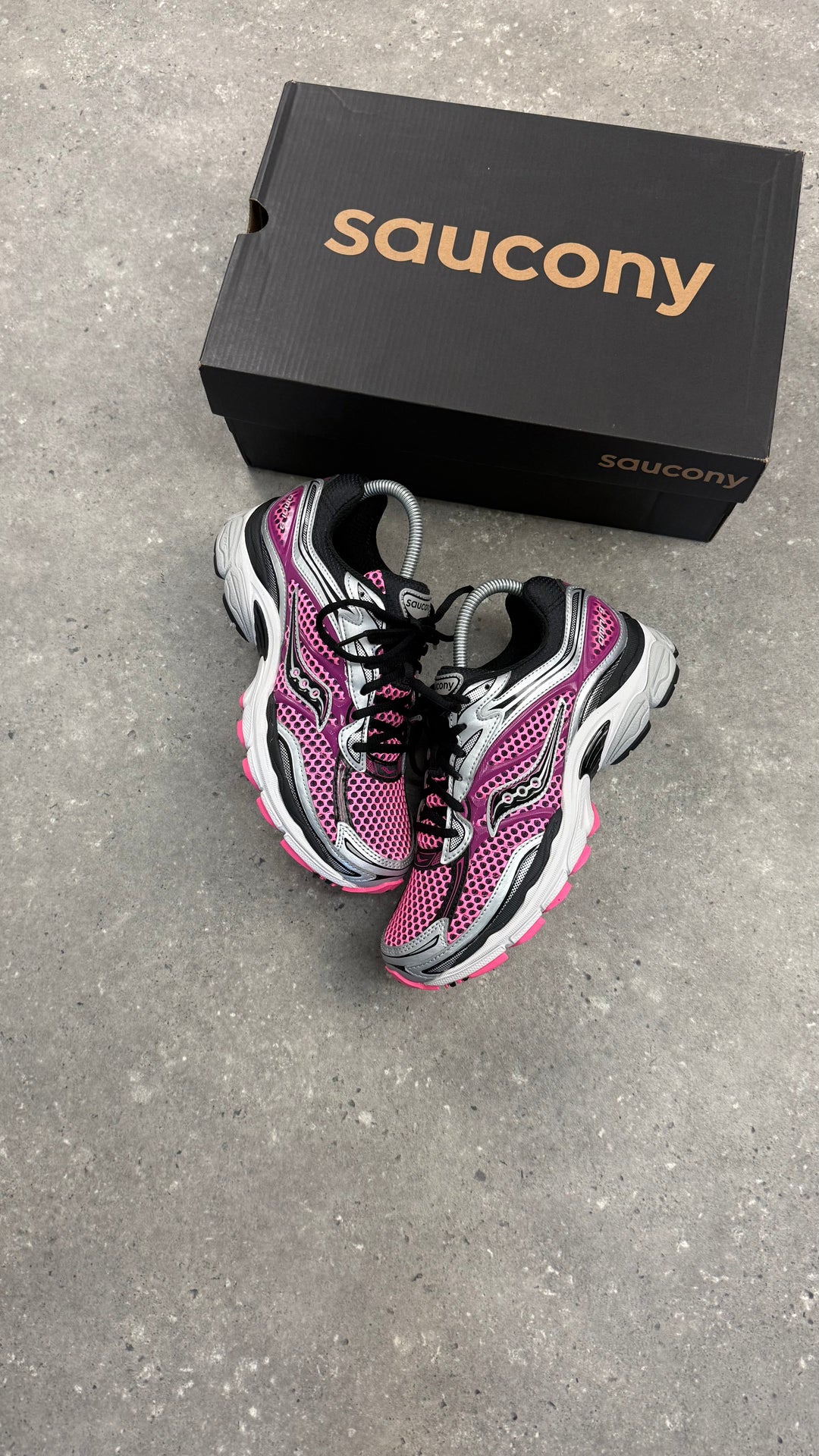SAUCONY OMNI PRO GRID 9 - SHOCK PINK