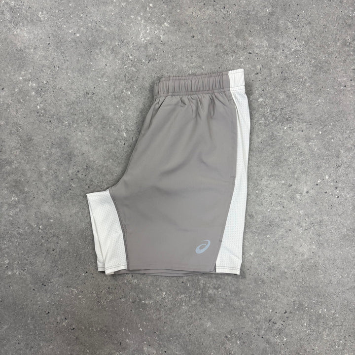 ASICS CORE SHORTS - MOONROCK / OATMEAL