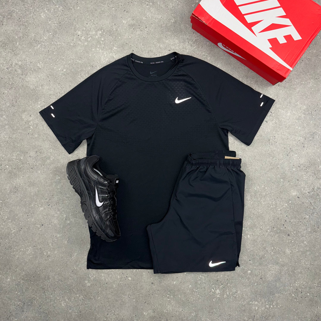 NIKE ADV STRIDE T-SHIRT & CHALLENGER SHORTS SET - BLACK