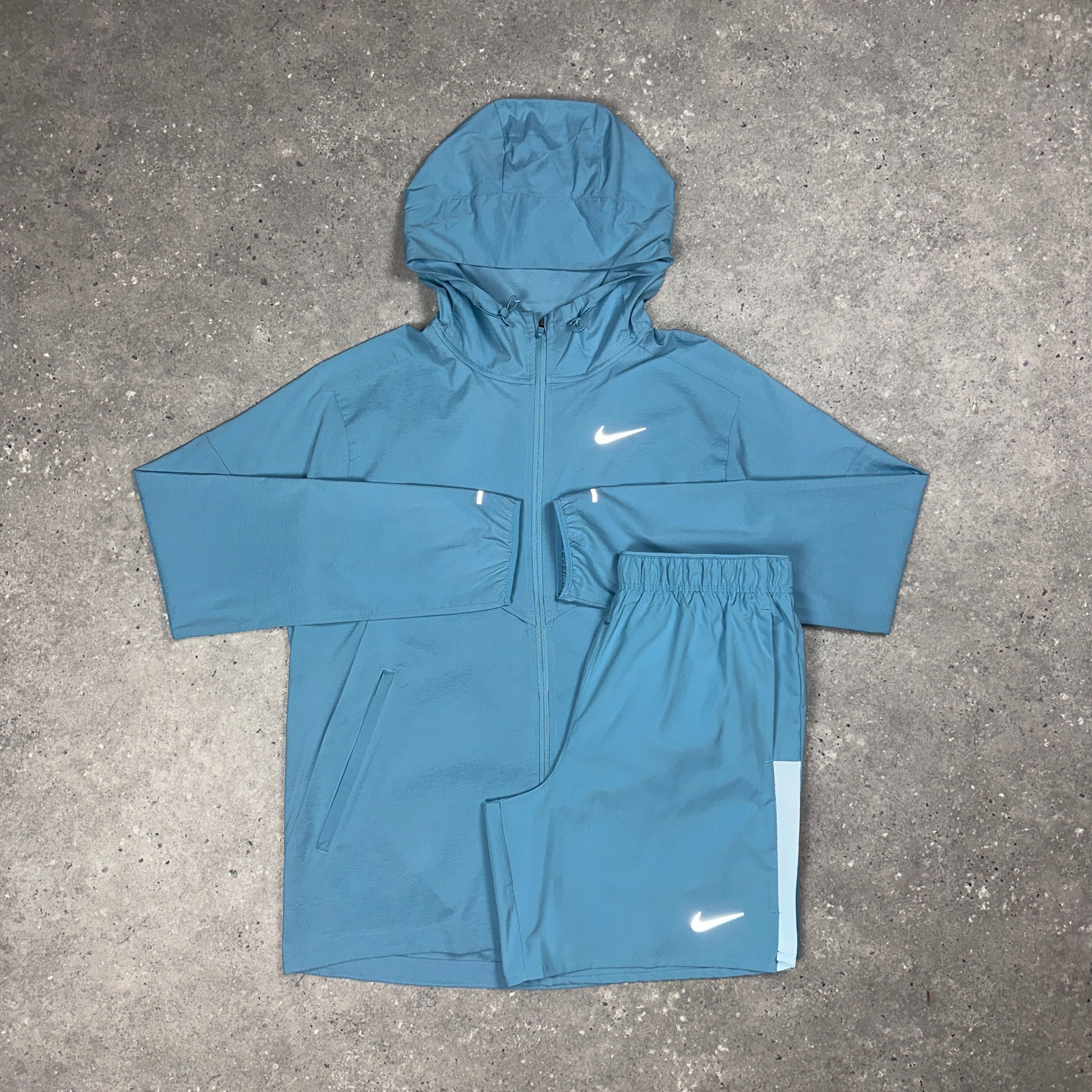 Nike UV Windrunner Jacket & Nike 7” Challenger Short Set Denim Turquoise