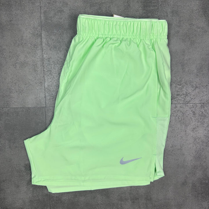 Nike Challenger 5" Shorts Vapour Green