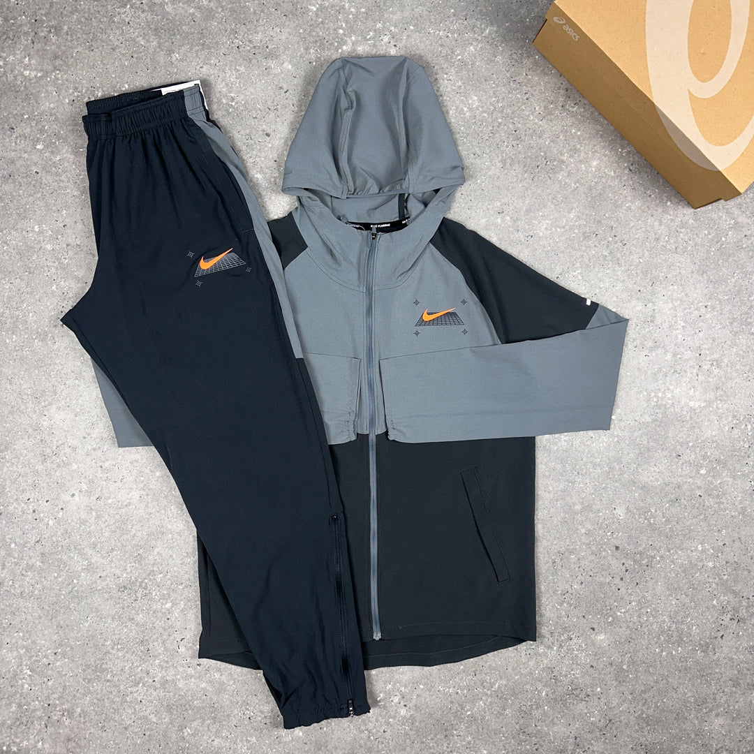 Nike Graphic Performance Windrunner & Nike Graphic Bottoms Set Grey