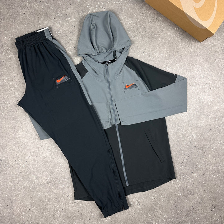 Nike Graphic Performance Windrunner & Nike Graphic Bottoms Set Grey