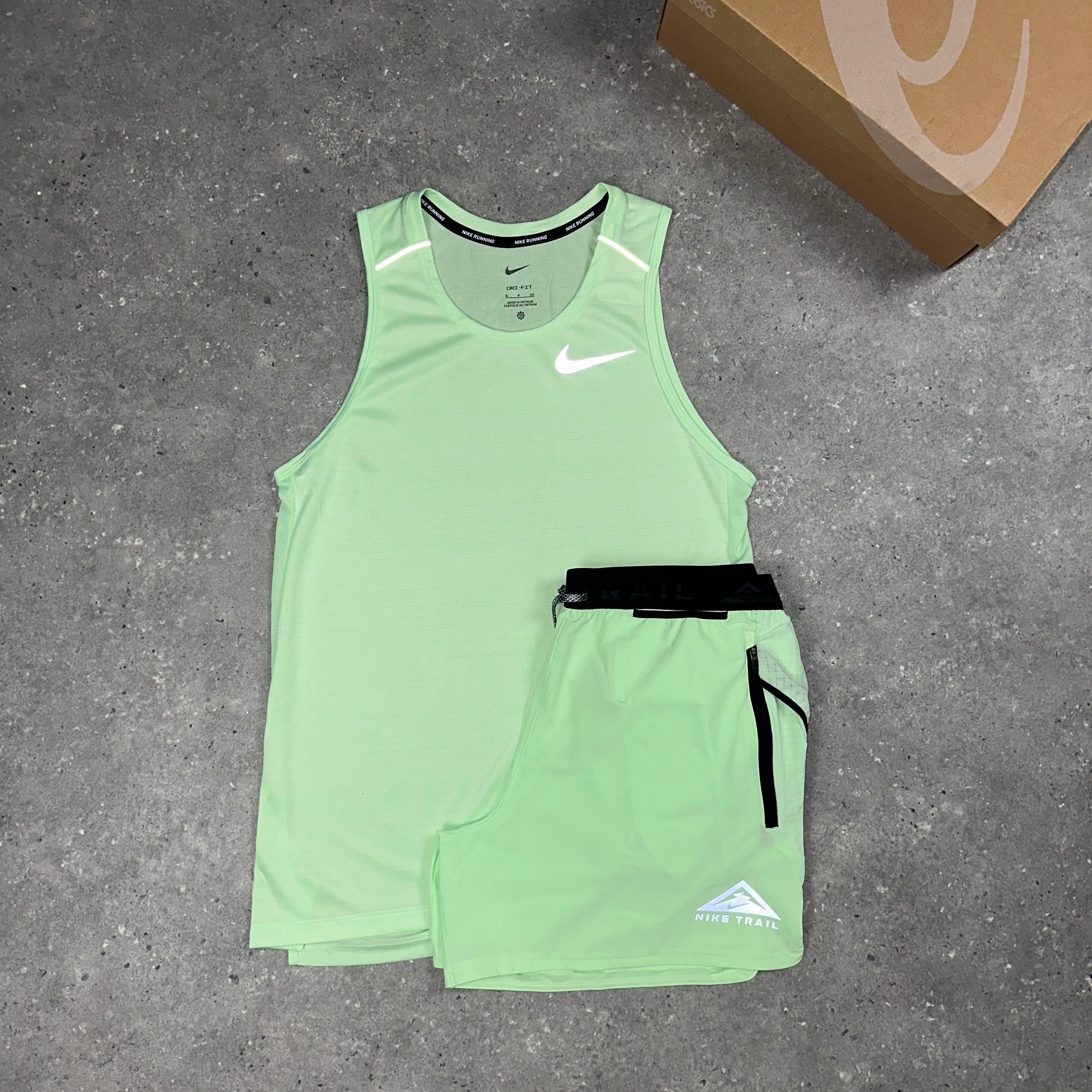 nike running miler vest
