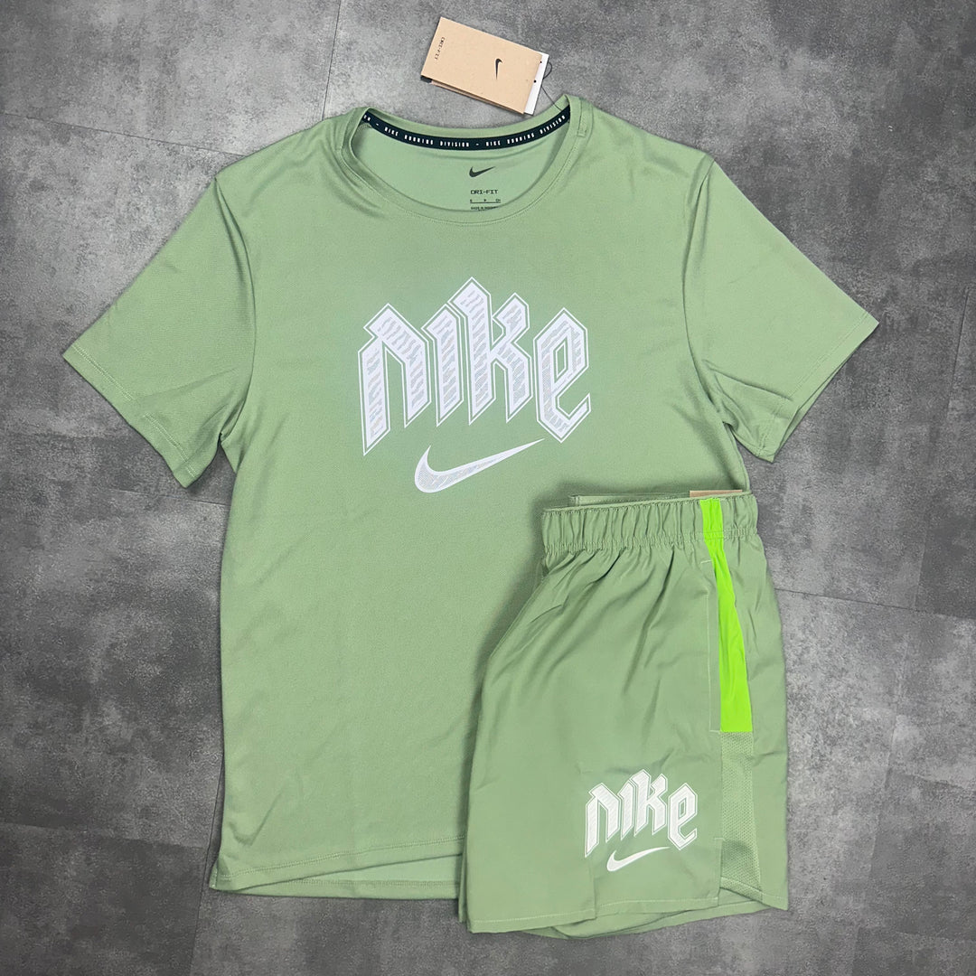 Nike Run Divison T Shirt Nike Challenger 5 Short Set Green